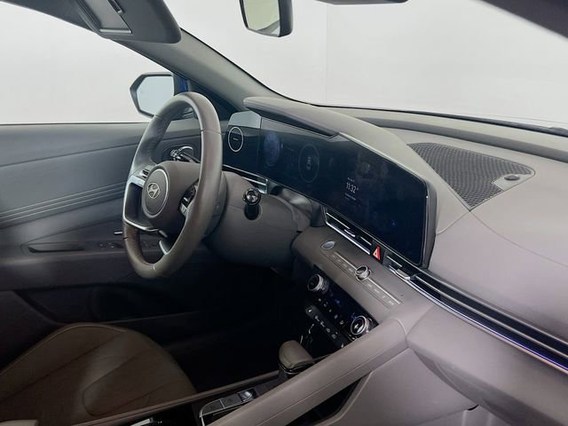 Used 2025 Hyundai Elantra SEL image 19