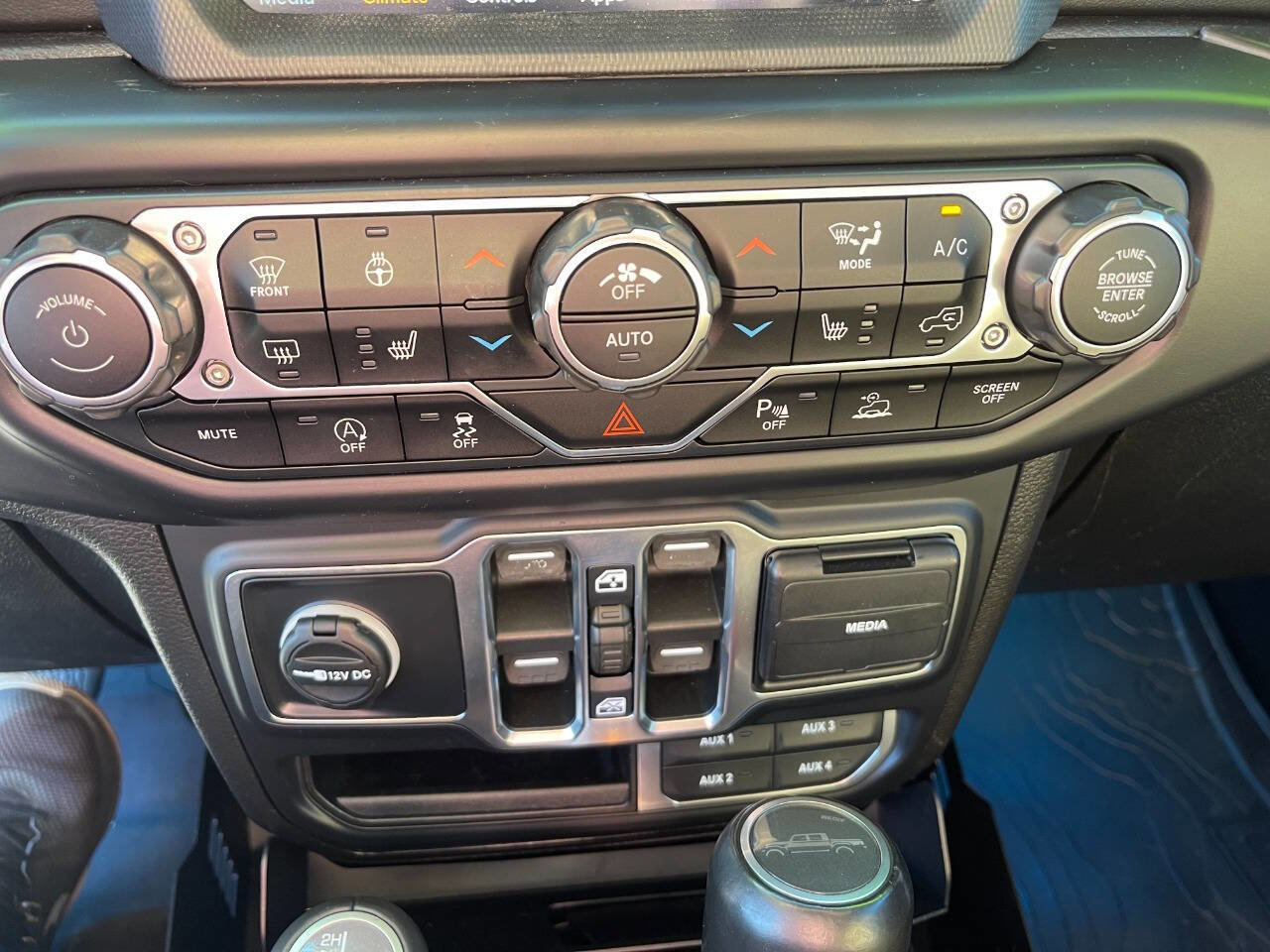 Used 2020 Jeep Gladiator Overland image 17