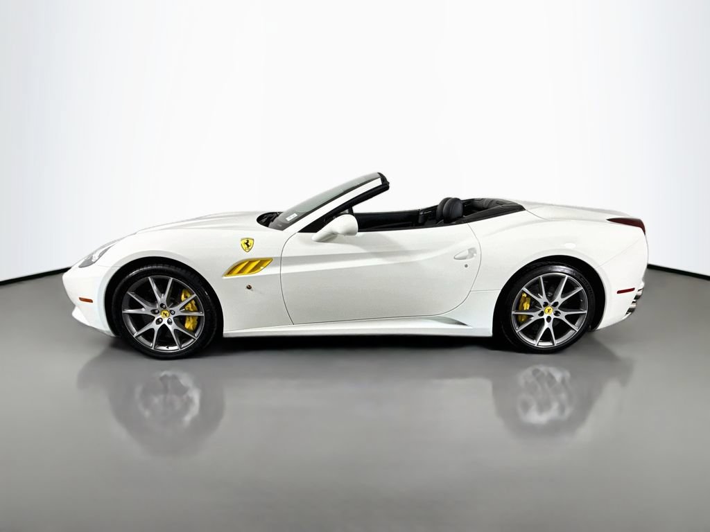 Used 2014 Ferrari California RWD image 4