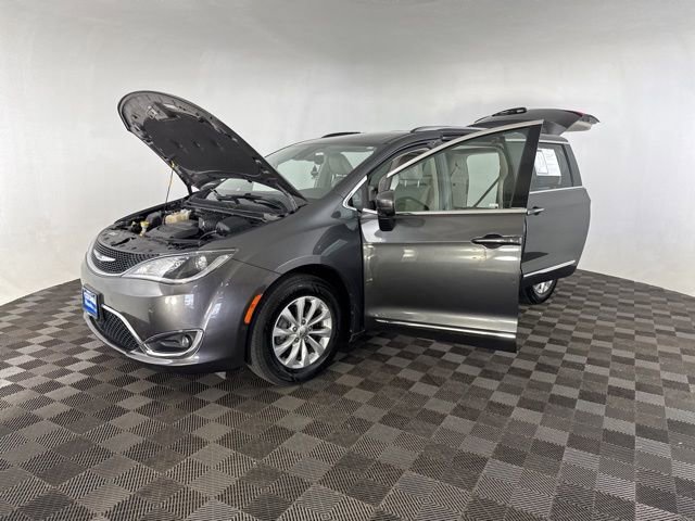 Used 2019 Chrysler Pacifica Touring-L w/ Advanced Safetytec Group image 13