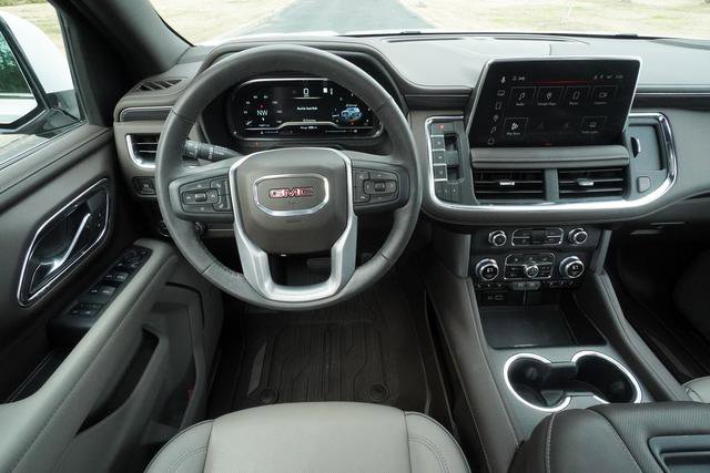 Used 2024 GMC Yukon SLT w/ SLT Premium Package image 16