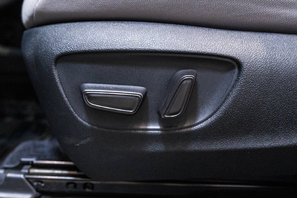 Certified 2025 Toyota Sienna LE FWD image 21