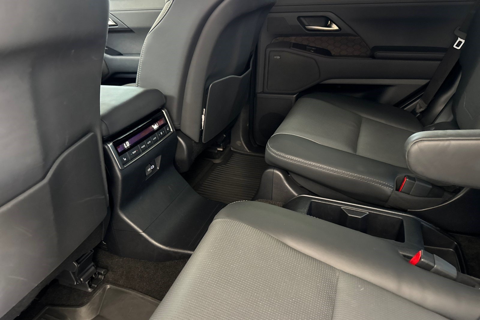 Certified 2024 Lexus GX 550 w/ Accessory Package (31) AWD/4WD image 15