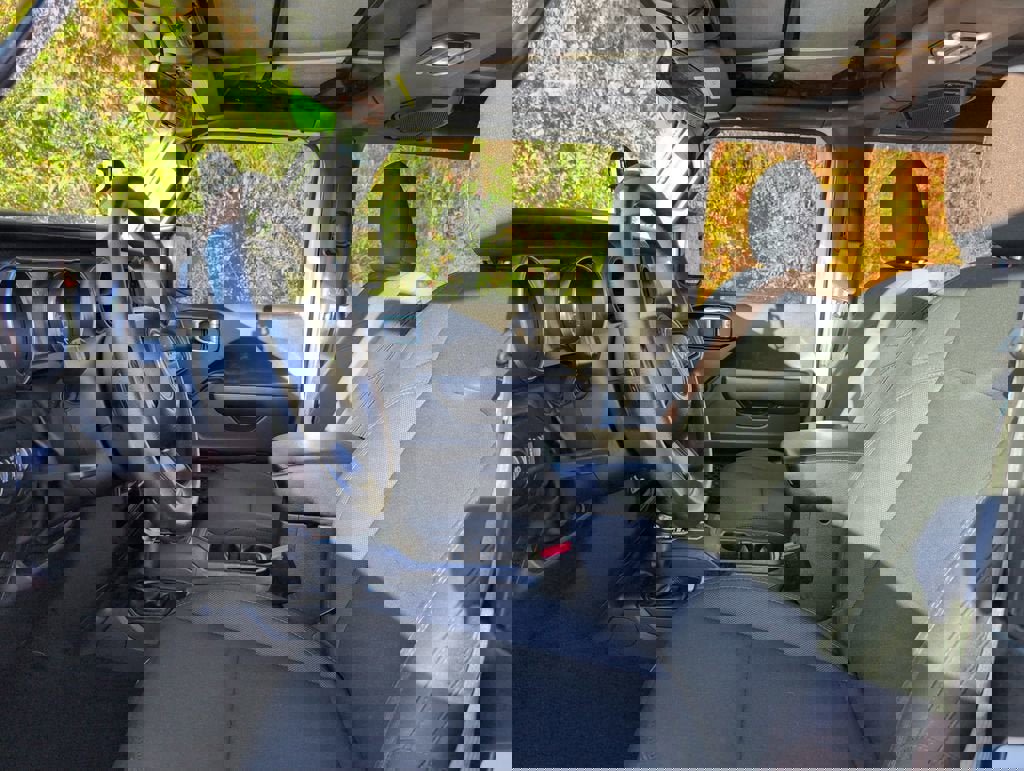 Used 2022 Jeep Wrangler Sport image 12