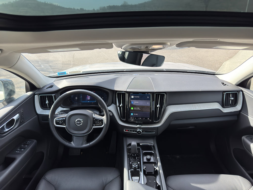 Certified 2025 Volvo XC60 B5 Plus image 9