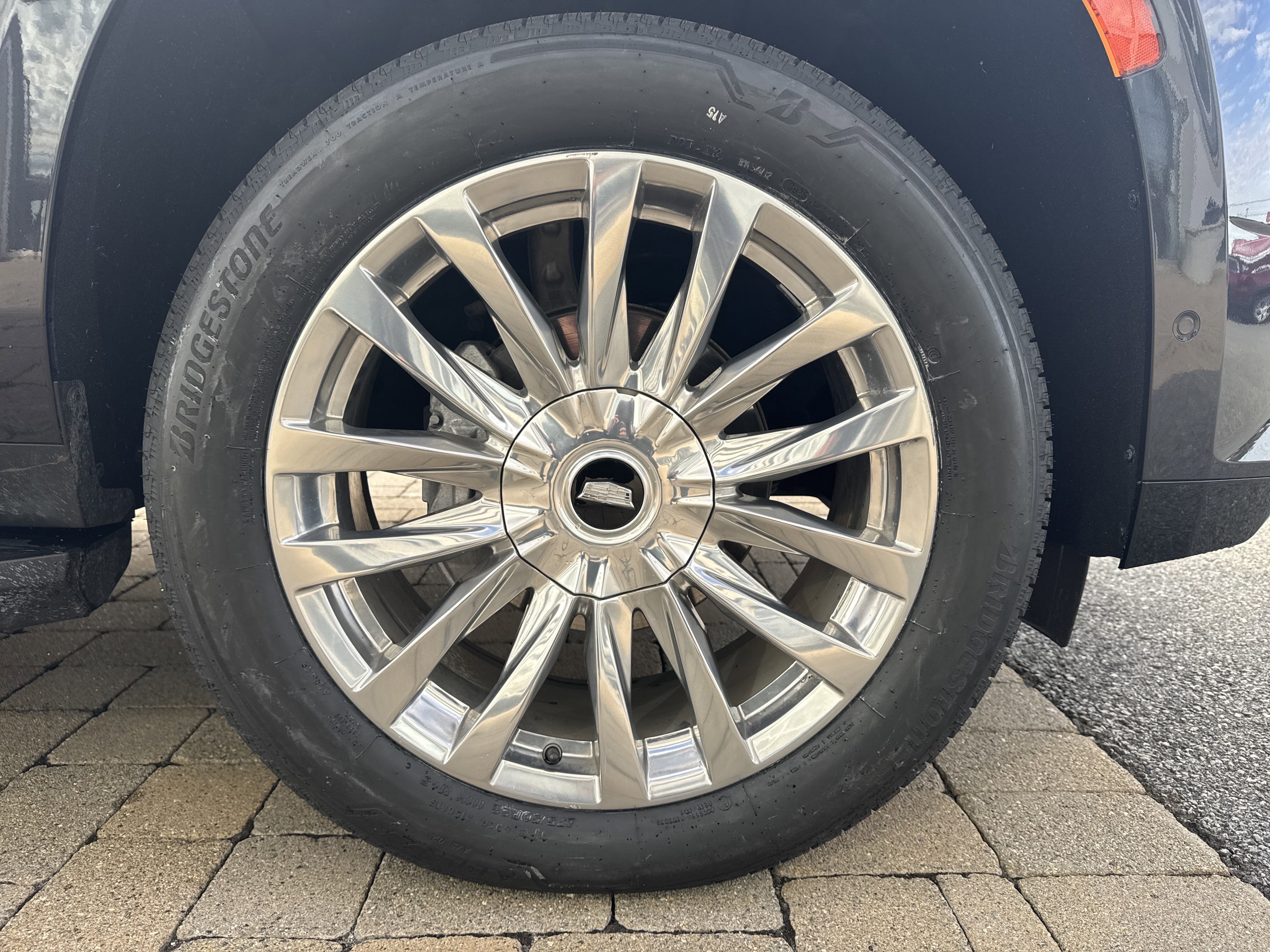 Used 2023 Cadillac Escalade Premium Luxury image 33