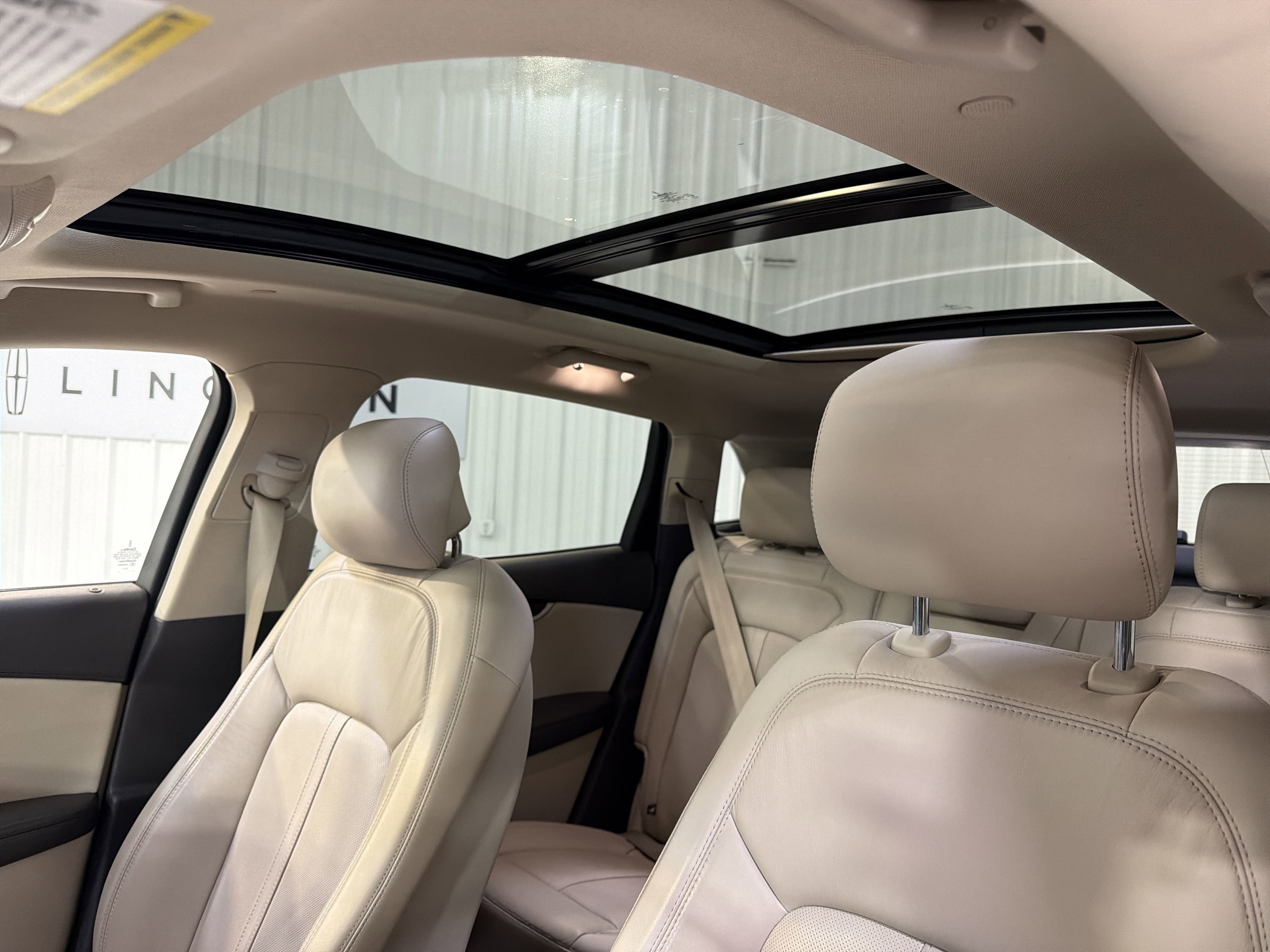 Used 2018 Lincoln MKX Reserve w/ Driver Assistance Package FWD image 24