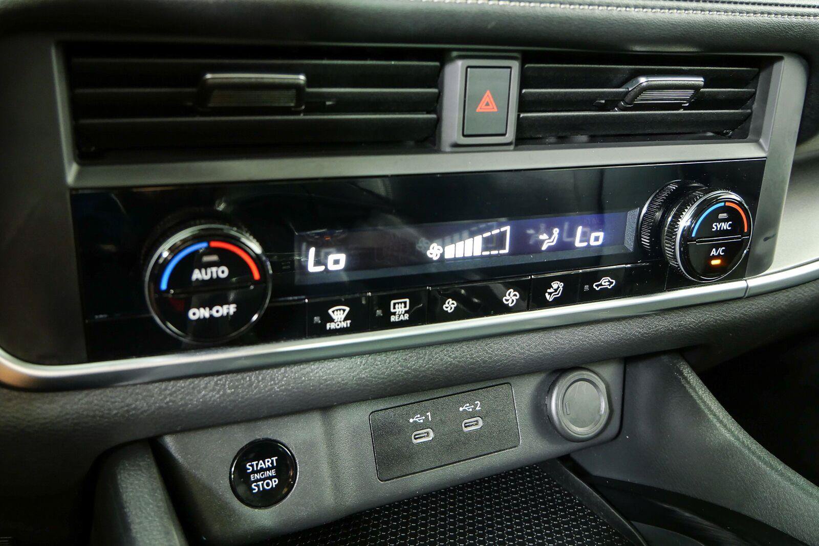 Used 2024 Nissan Rogue SV AWD/4WD image 15