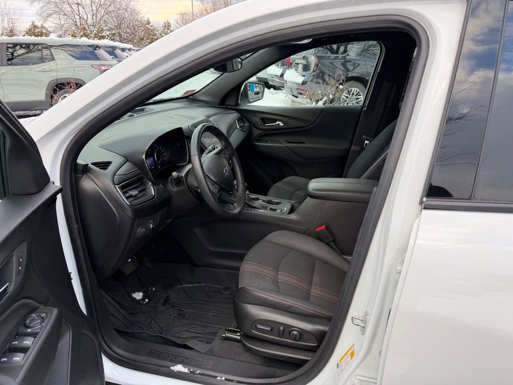 Used 2022 Chevrolet Equinox RS w/ LPO, Floor Liner Package image 11