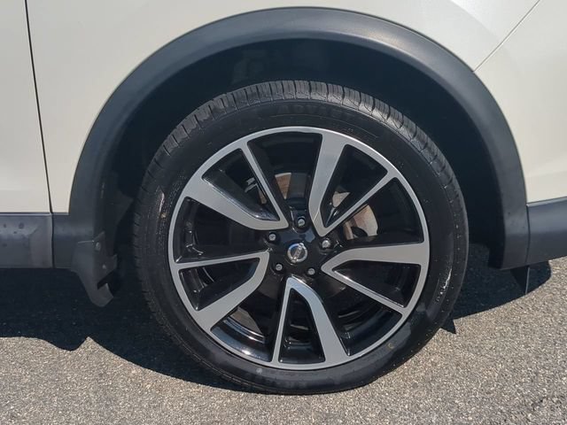 Used 2017 Nissan Rogue Sport SL w/ SL Premium Package FWD image 11
