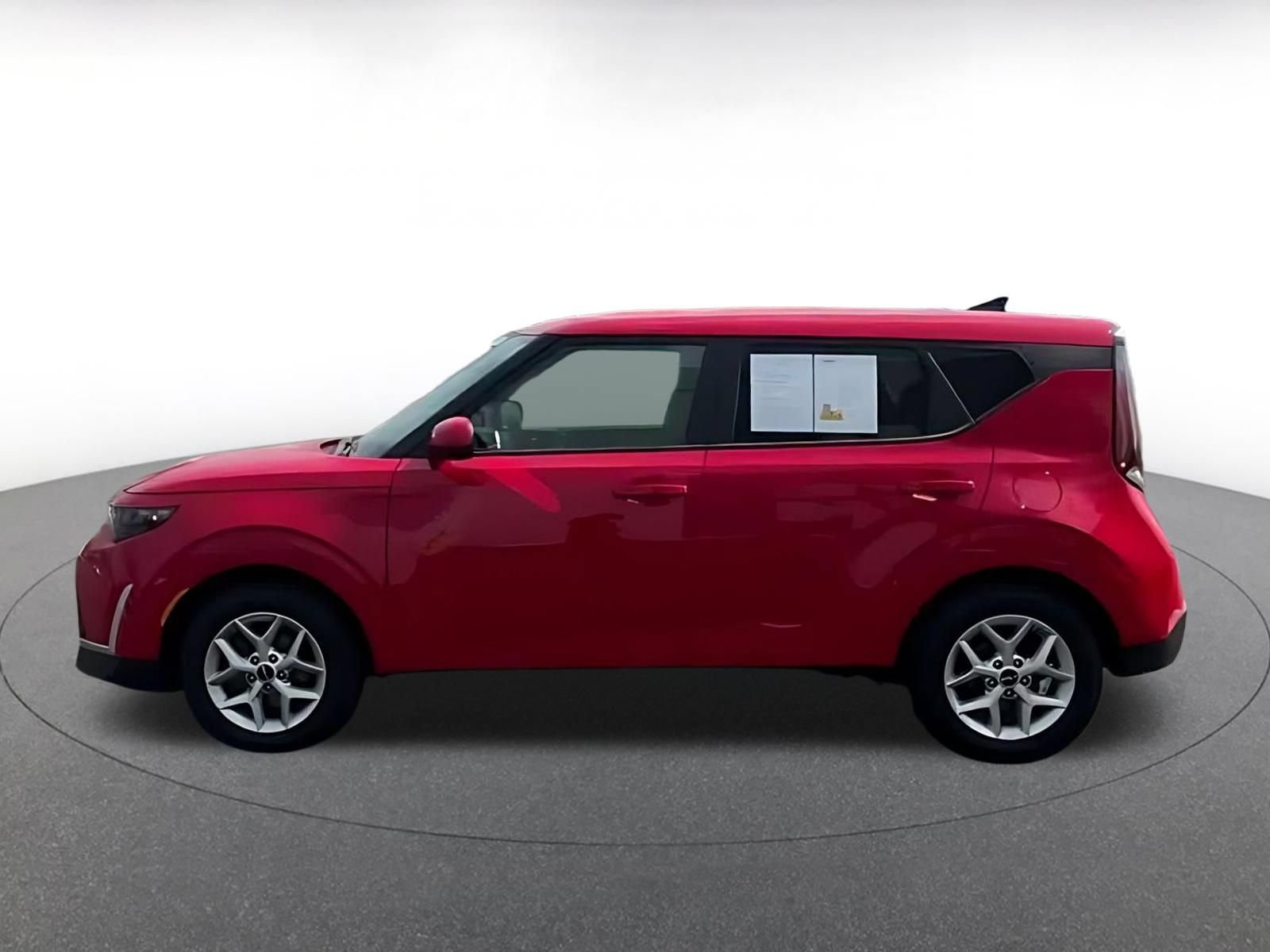 Used 2025 Kia Soul LX w/ LX Technology Package FWD image 7