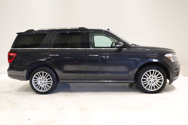 Used 2023 Ford Expedition Limited image 3