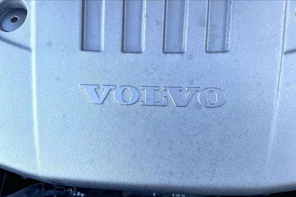 Used 2023 Volvo XC60 B5 Plus AWD/4WD image 33
