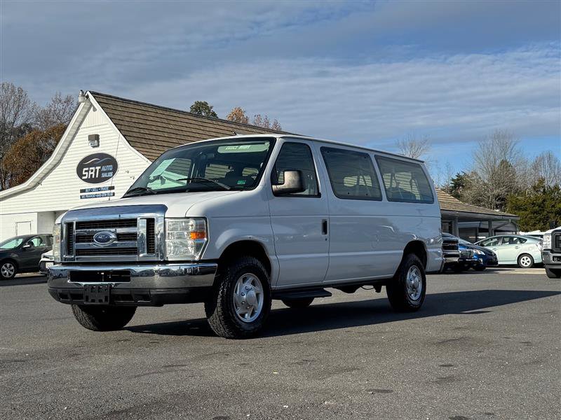 Used 2009 Ford E-350 and Econoline 350 Super Duty Wagon image 2