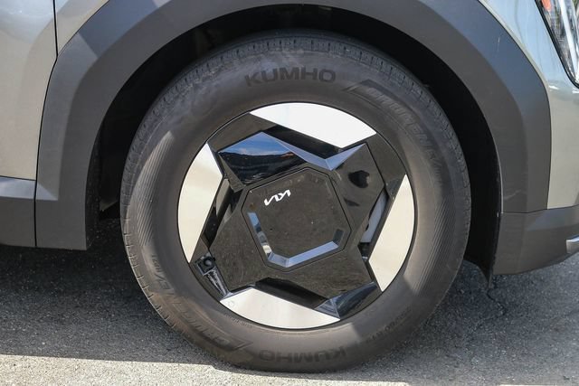 Used 2024 Kia EV9 Light Long Range RWD image 15