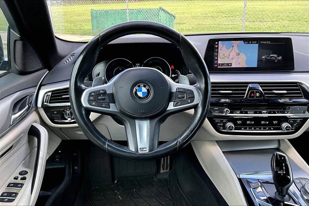 Used 2019 BMW 530e w/ M Sport Package image 5