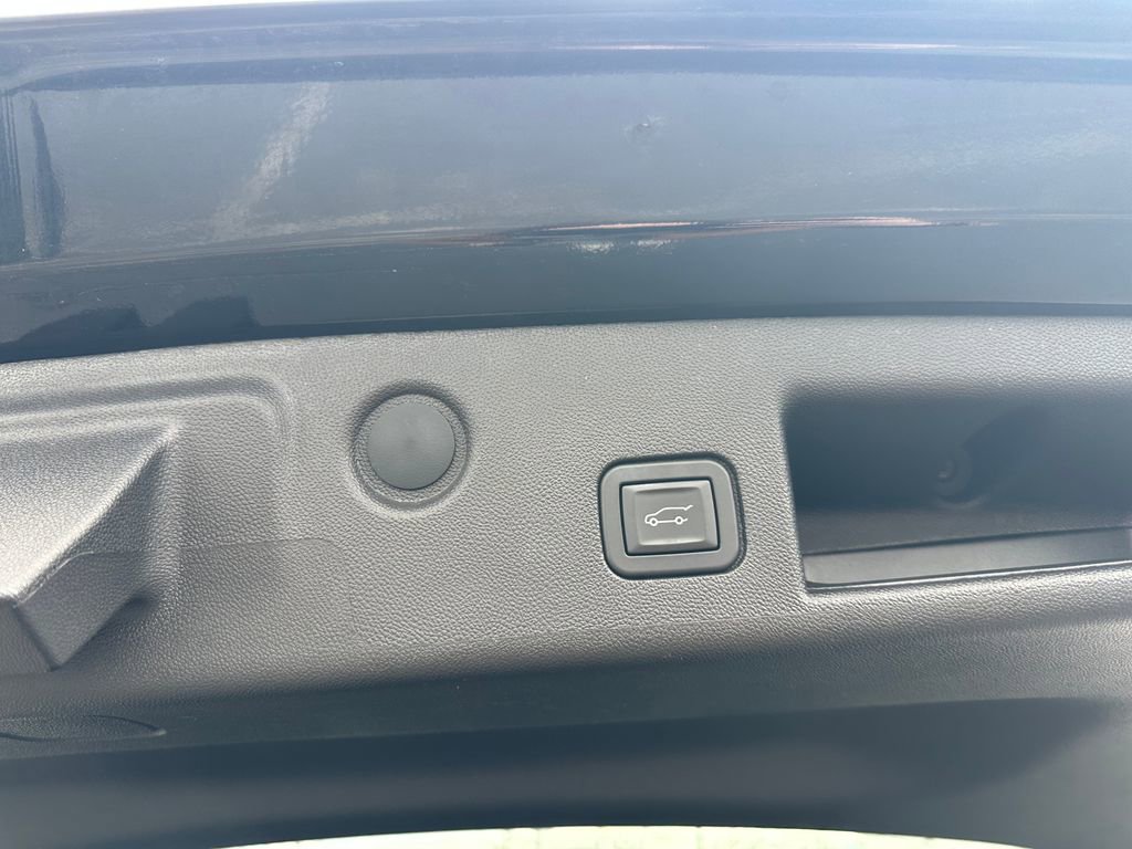 Used 2024 Chevrolet Equinox Premier w/ LPO, Floor Liner Package AWD/4WD image 28