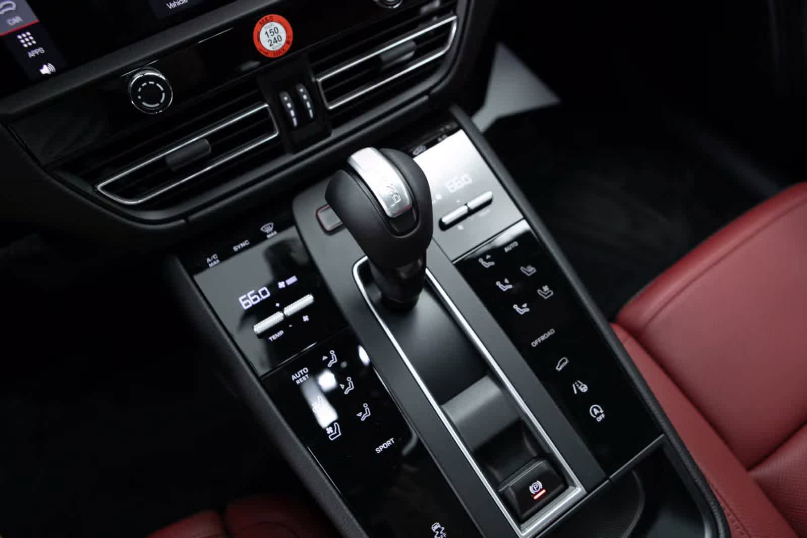 Certified 2026 Porsche Macan AWD/4WD image 29