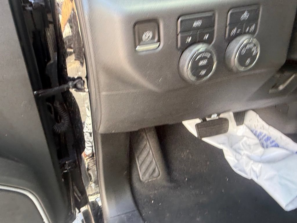 Used 2023 Chevrolet Silverado 1500 LT AWD/4WD image 17