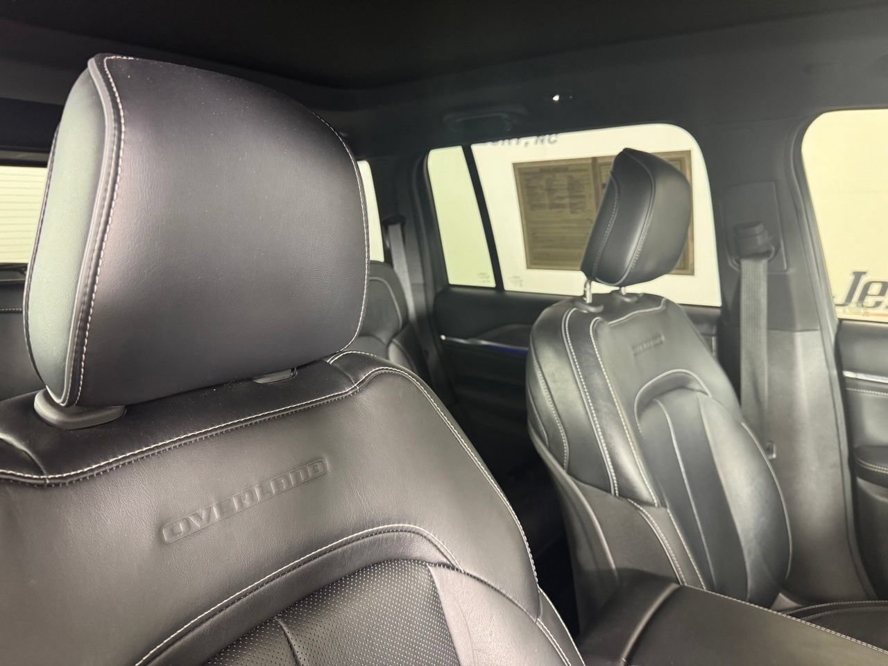 Used 2023 Jeep Grand Cherokee Overland AWD/4WD image 41