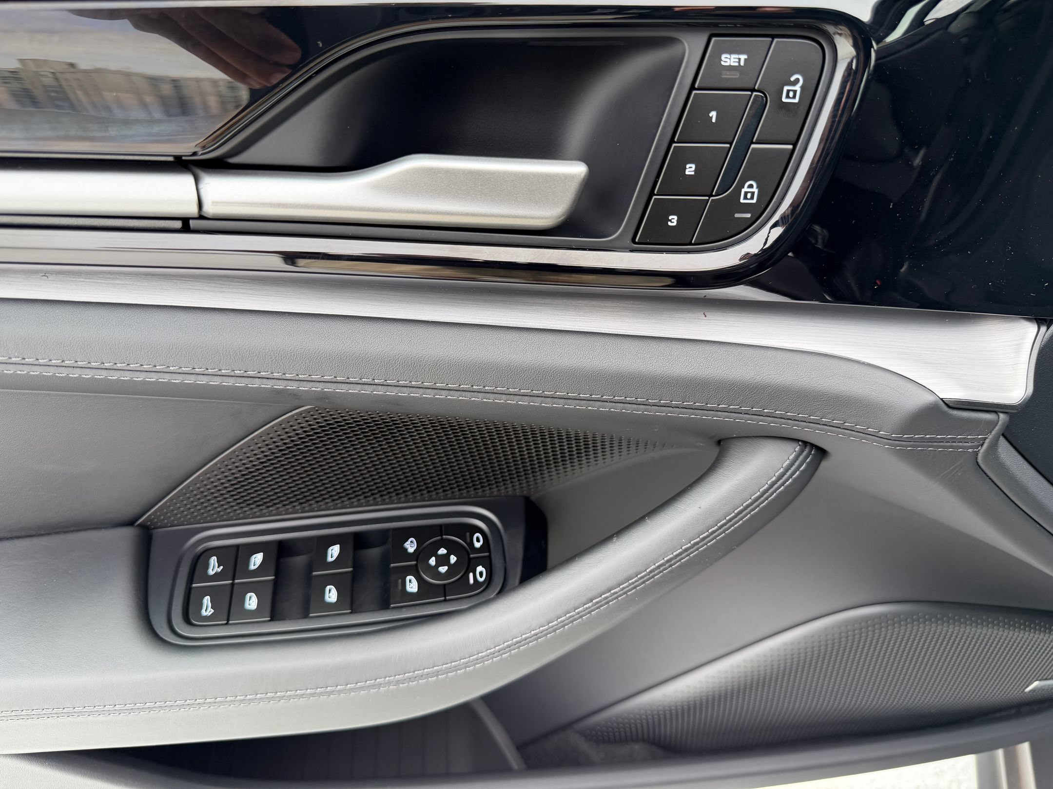 Certified 2024 Porsche Panamera image 33