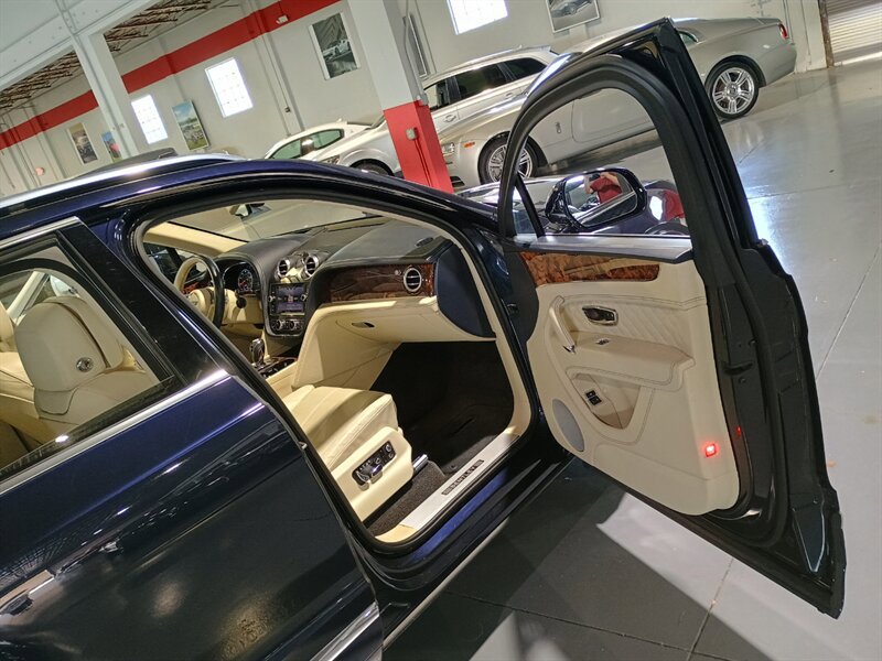 Used 2017 Bentley Bentayga image 37