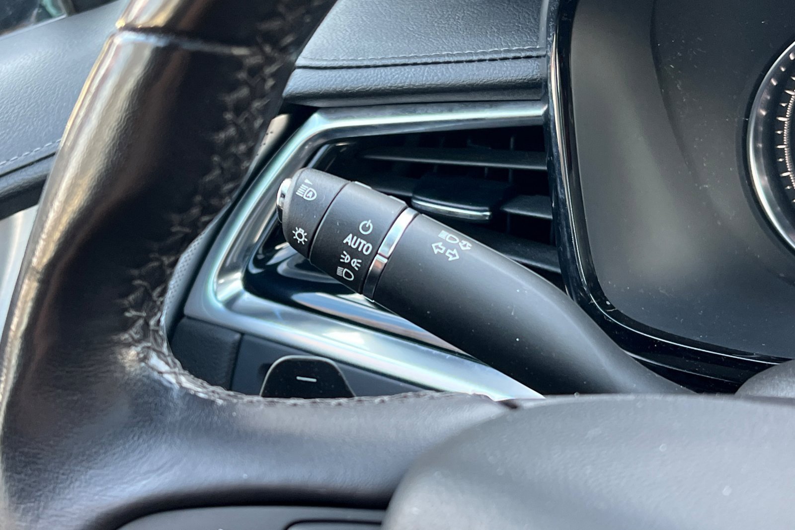 Used 2023 Cadillac XT6 Premium Luxury image 38