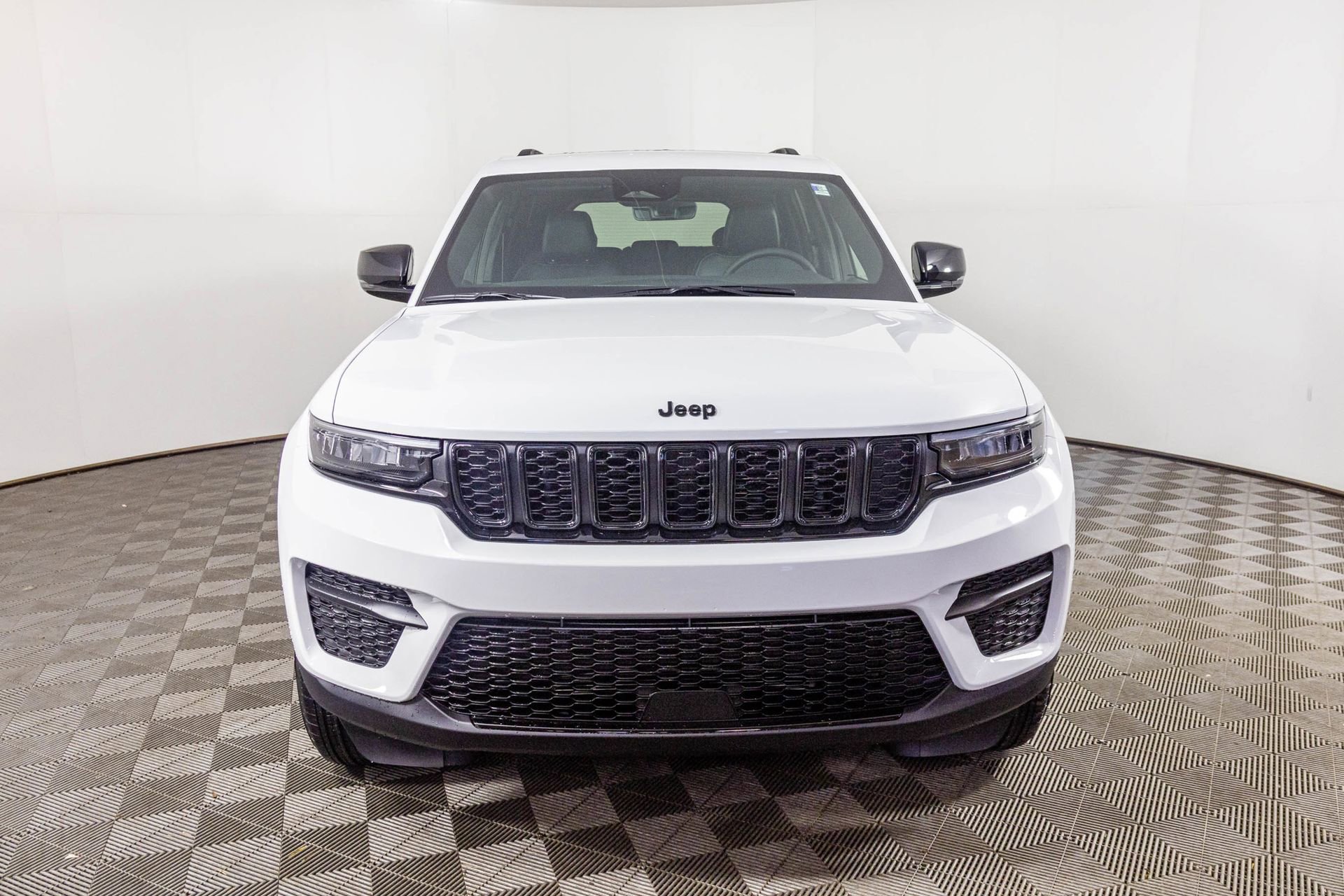New 2025 Jeep Grand Cherokee Altitude image 6