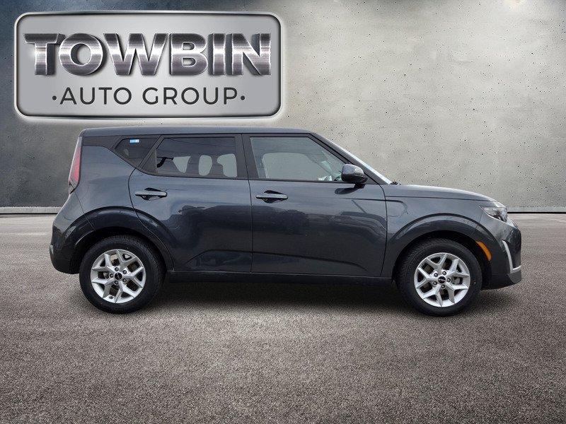 Used 2024 Kia Soul LX w/ Option Group 015 FWD image 3
