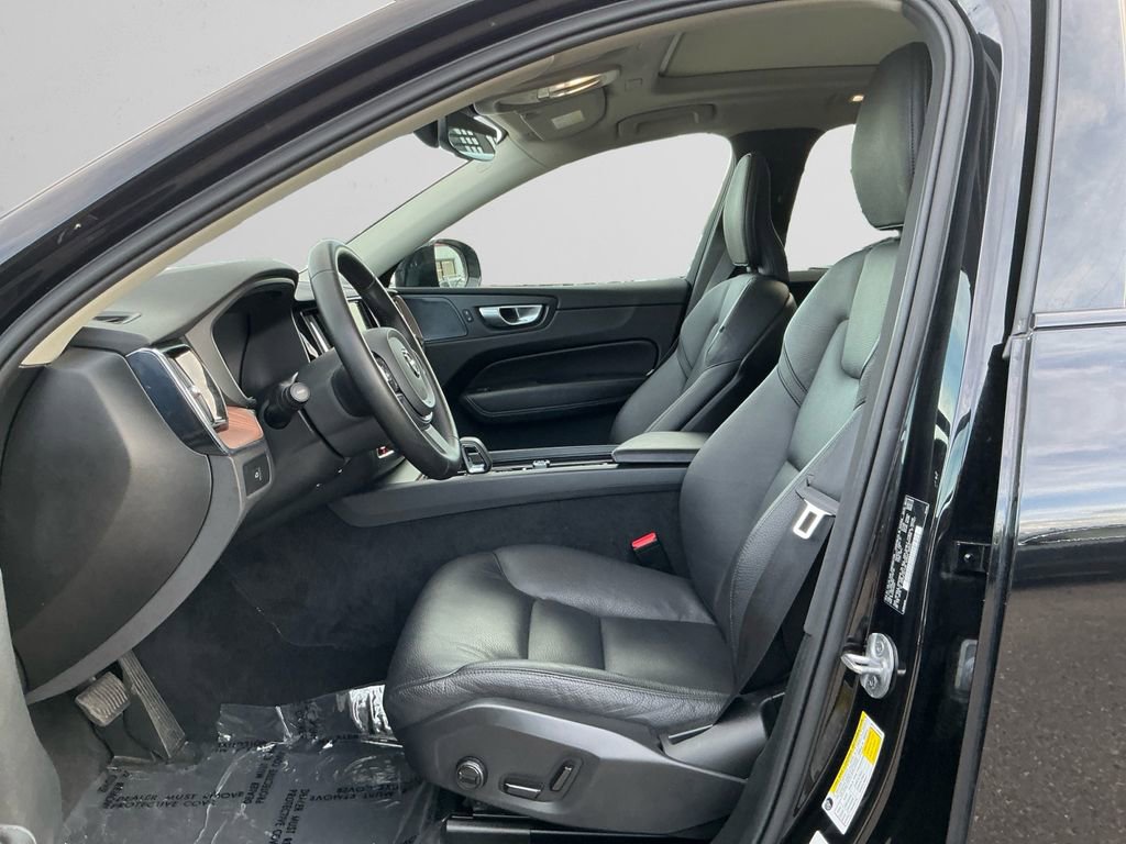 Used 2024 Volvo XC60 B5 Plus image 9