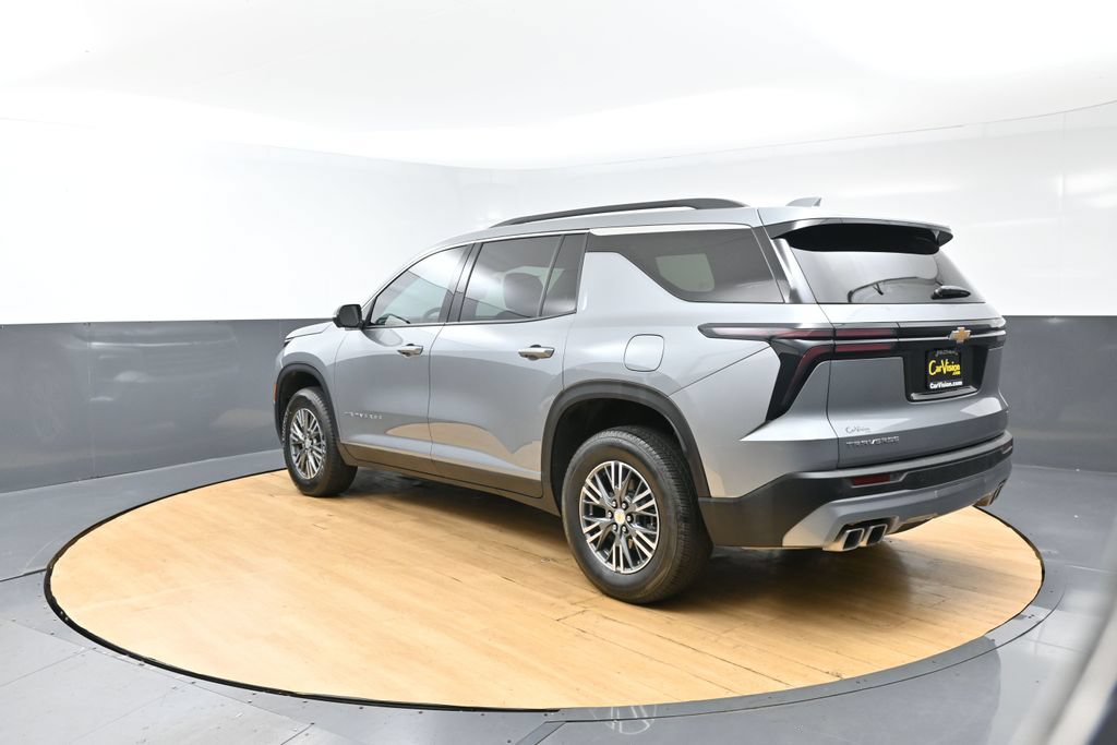 Used 2024 Chevrolet Traverse LT FWD image 4