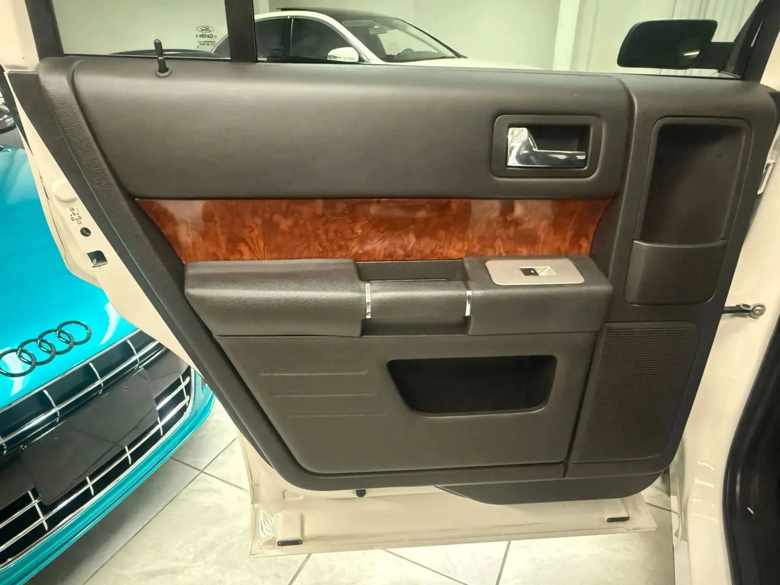 Used 2009 Ford Flex Limited image 17