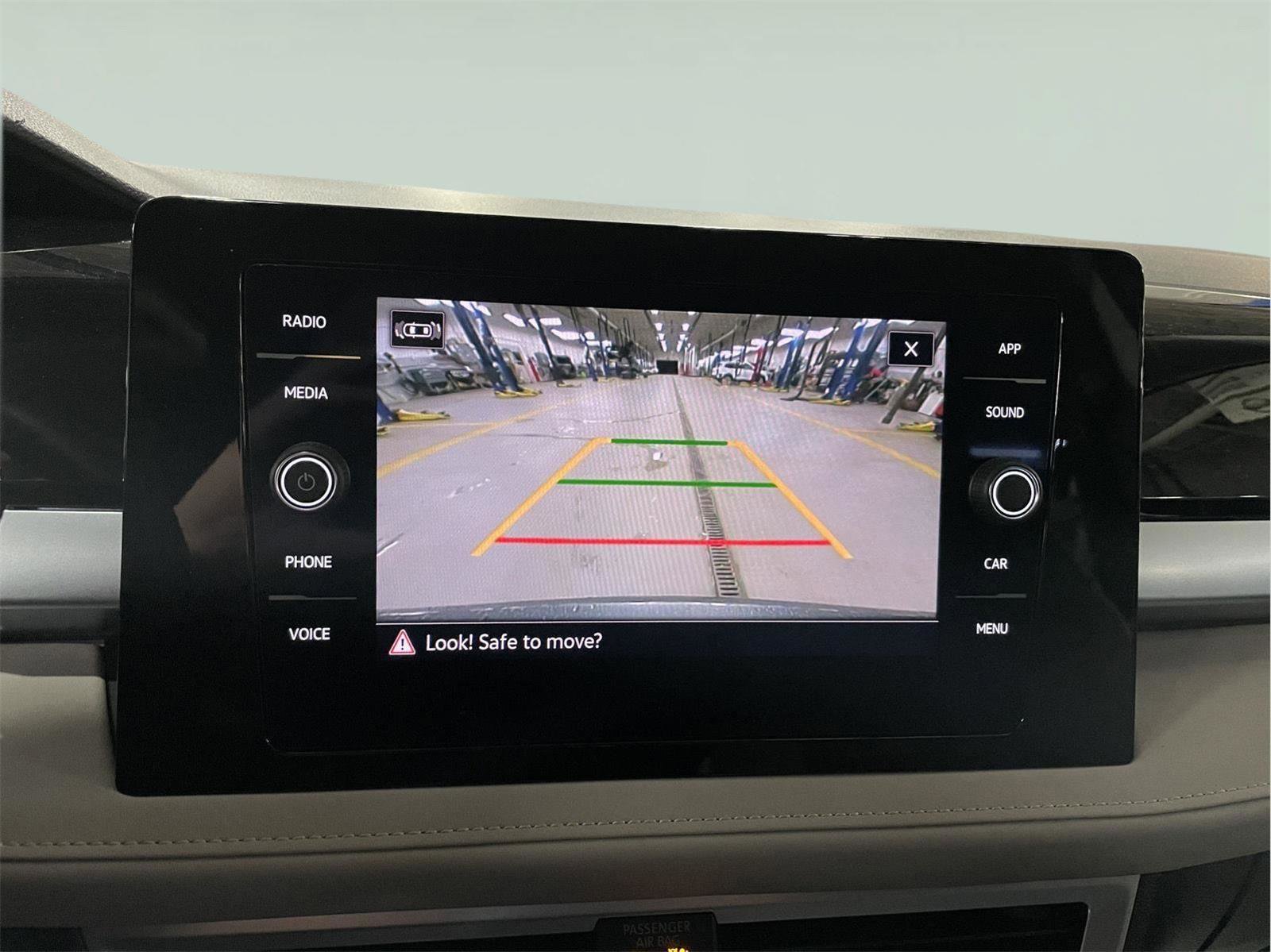 Used 2025 Volkswagen Taos SE image 28