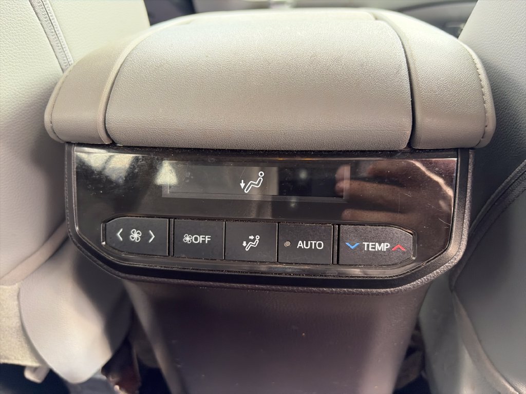 Used 2023 Toyota Highlander XLE AWD/4WD image 31