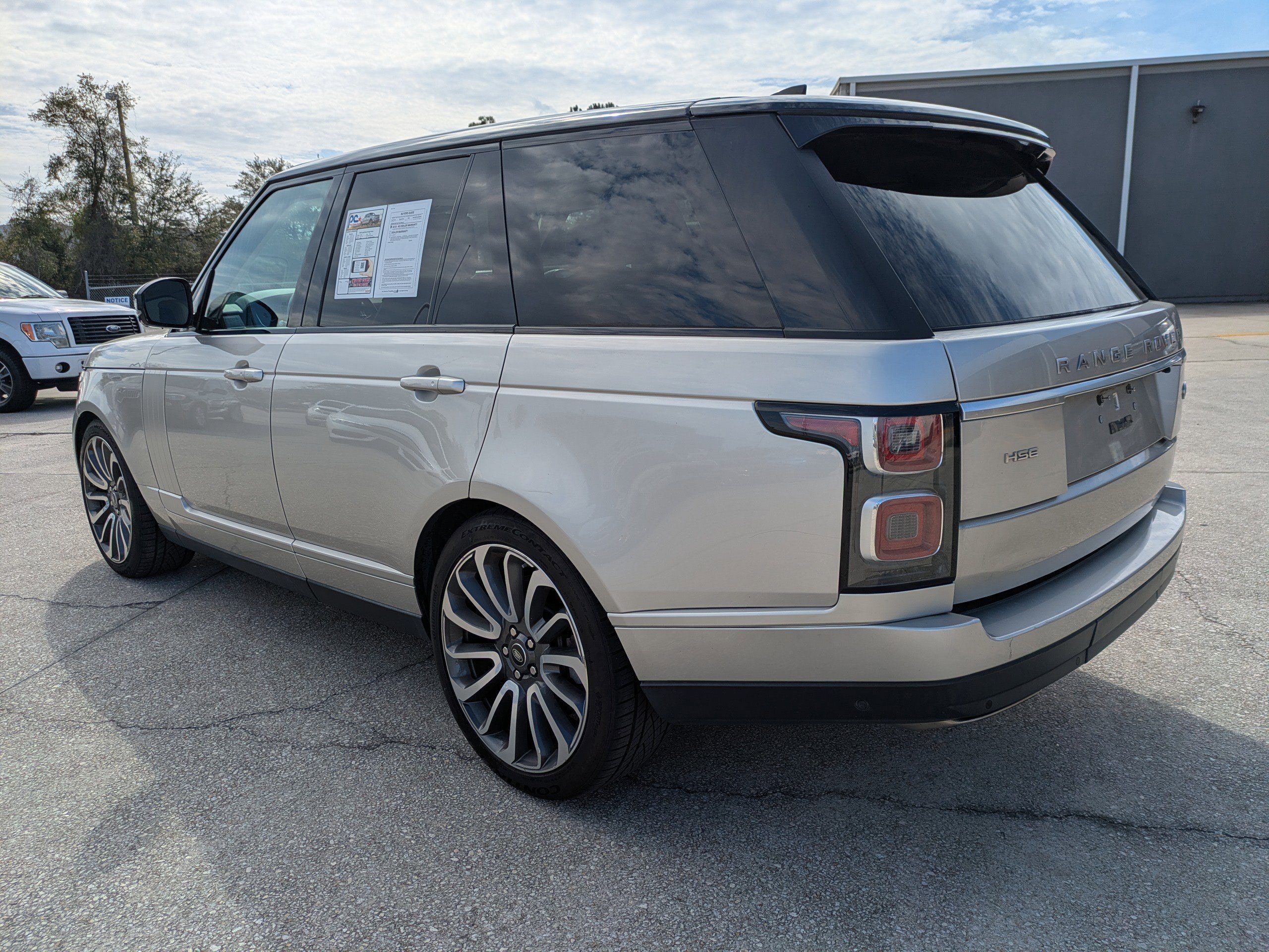 Used 2018 Land Rover Range Rover HSE image 6