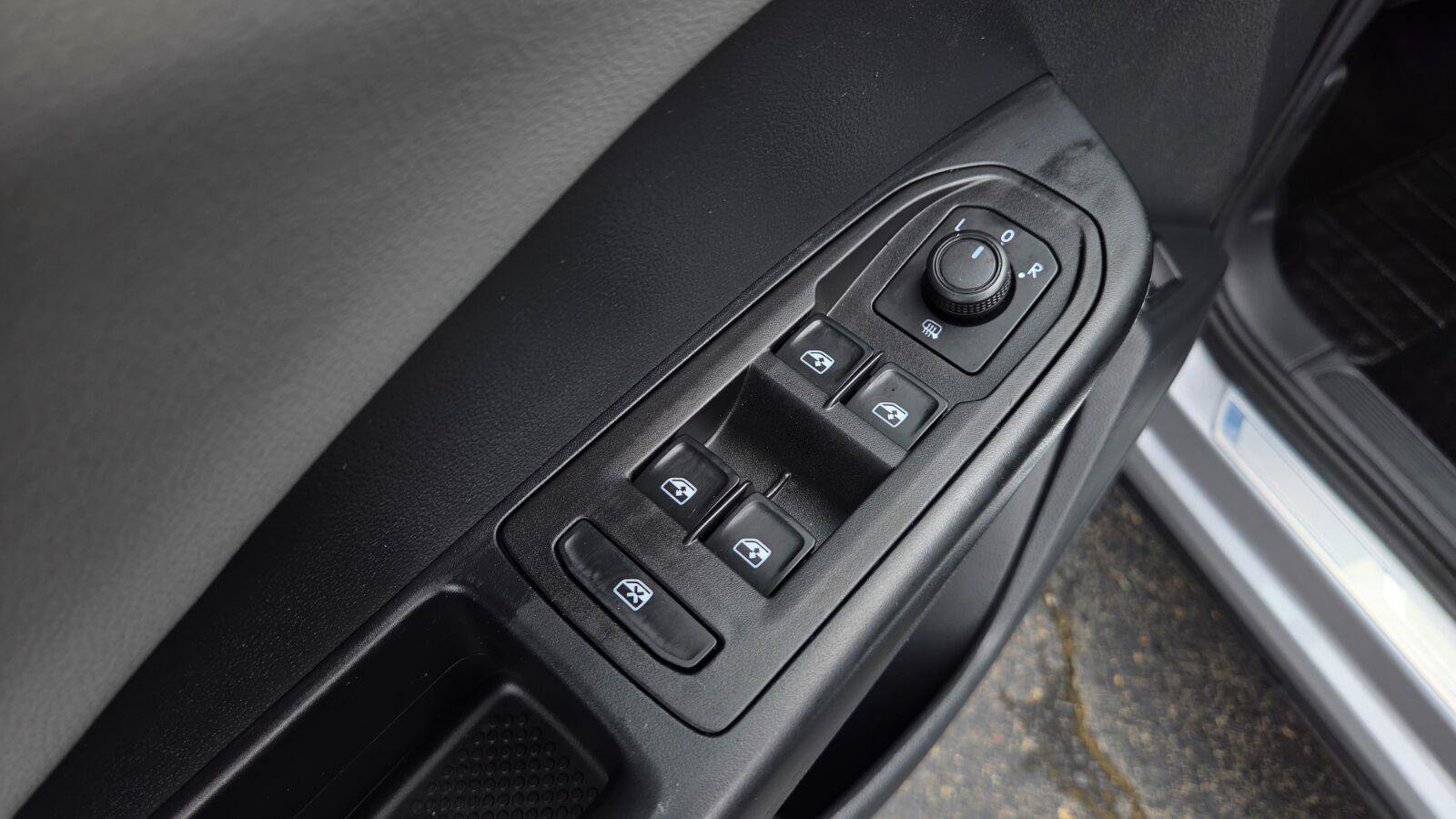 Used 2023 Volkswagen Taos SE w/ Panoramic Sunroof Package FWD image 20