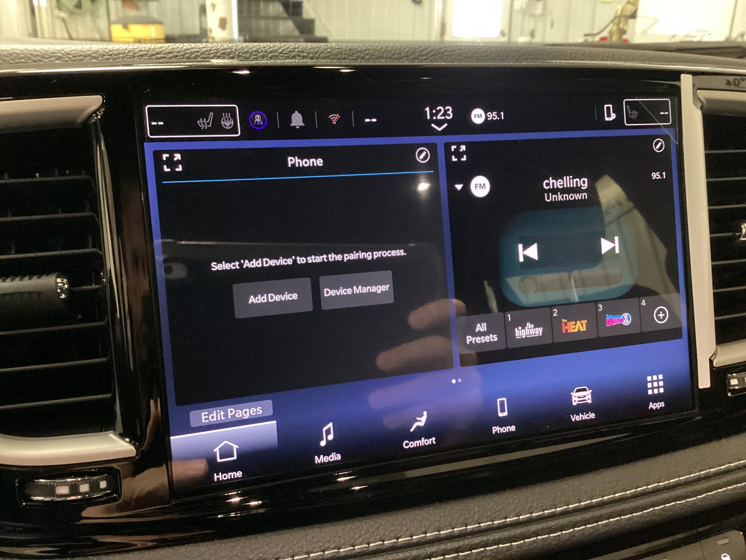 New 2026 Chrysler Pacifica Select FWD image 25