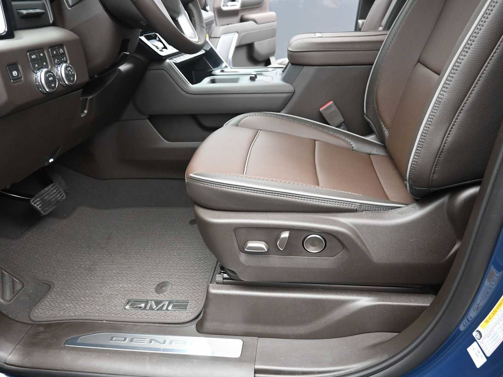 New 2026 GMC Sierra 2500 Denali w/ Denali Reserve Package image 18