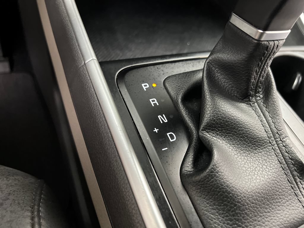 Used 2025 Kia Carnival FWD image 61