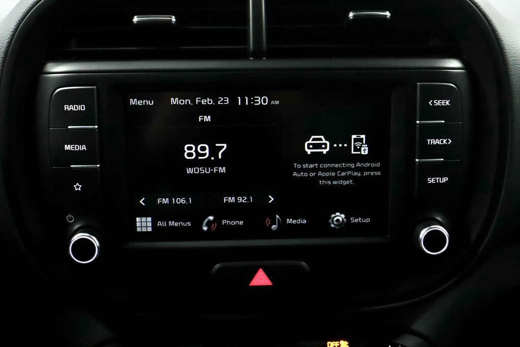 Used 2025 Kia Soul LX image 3