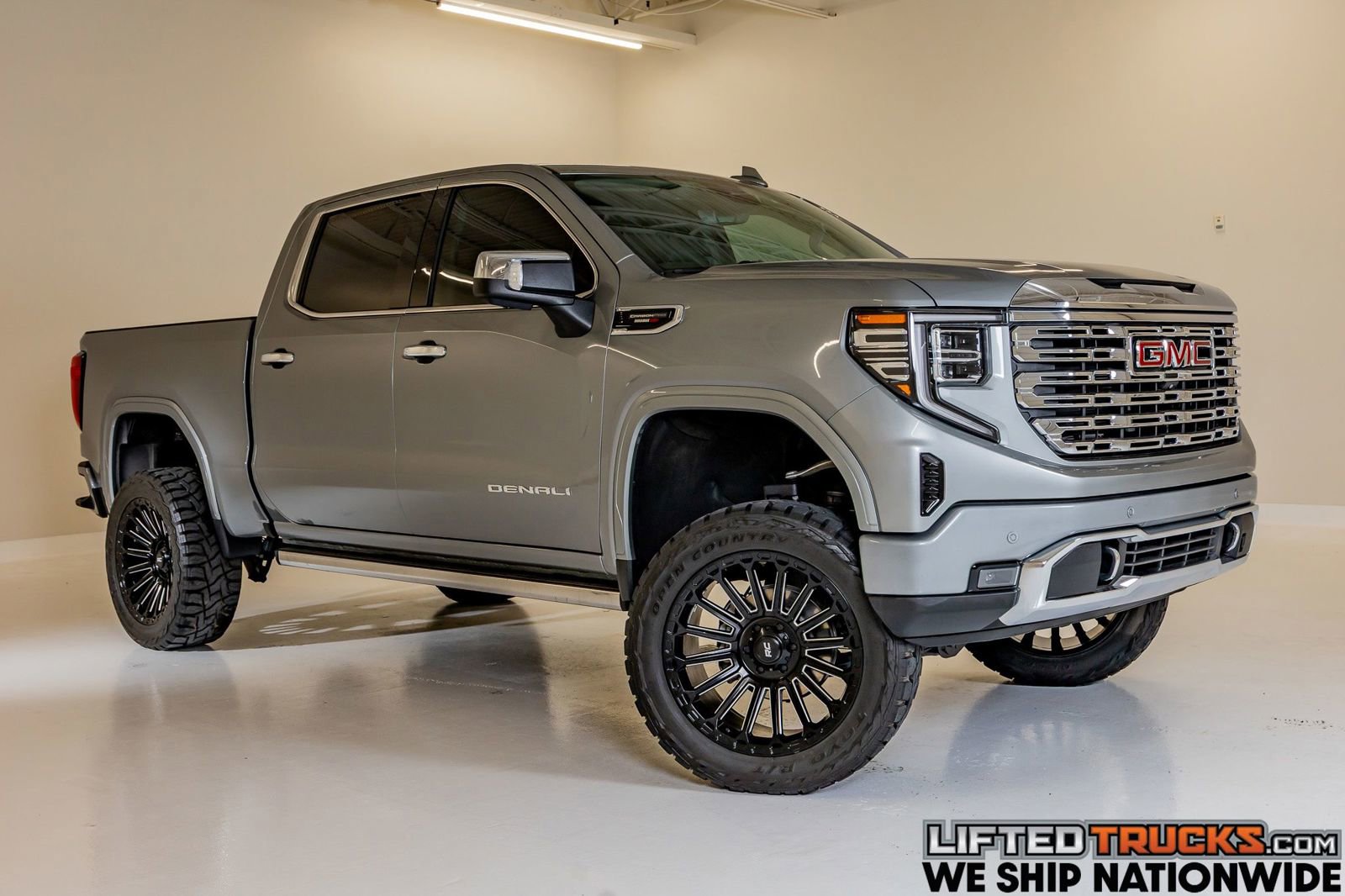 Used 2023 GMC Sierra 1500 Denali w/ Denali Reserve Package AWD/4WD image 1