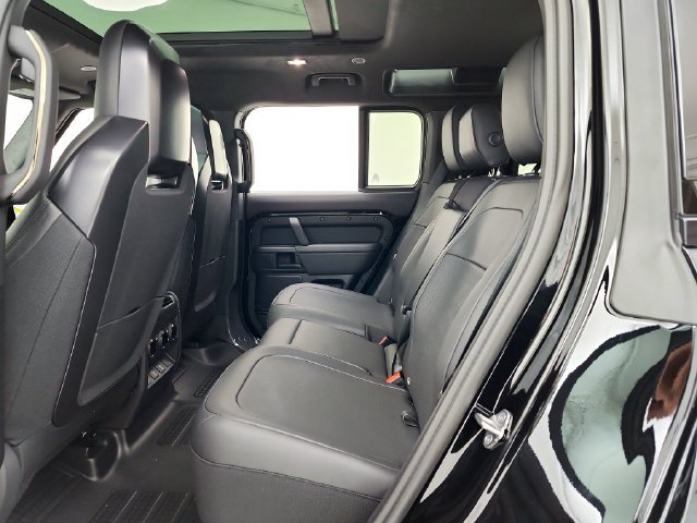 New 2026 Land Rover Defender 110 OCTA AWD/4WD image 28