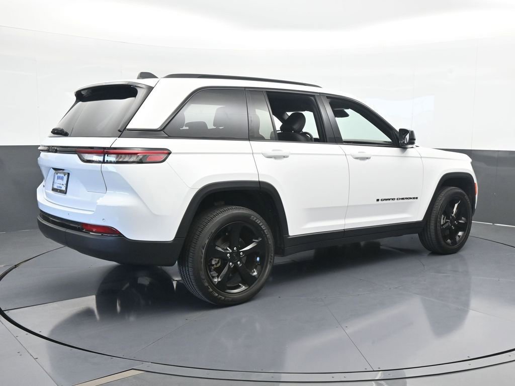 Used 2024 Jeep Grand Cherokee Altitude image 6