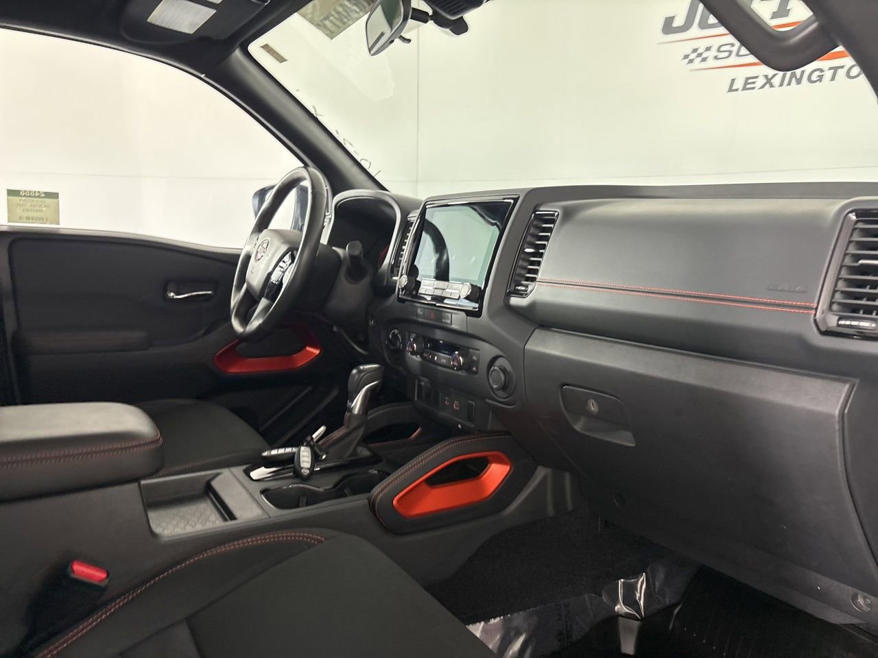 Used 2024 Nissan Frontier PRO-4X w/ Off-Road Protection Package image 29