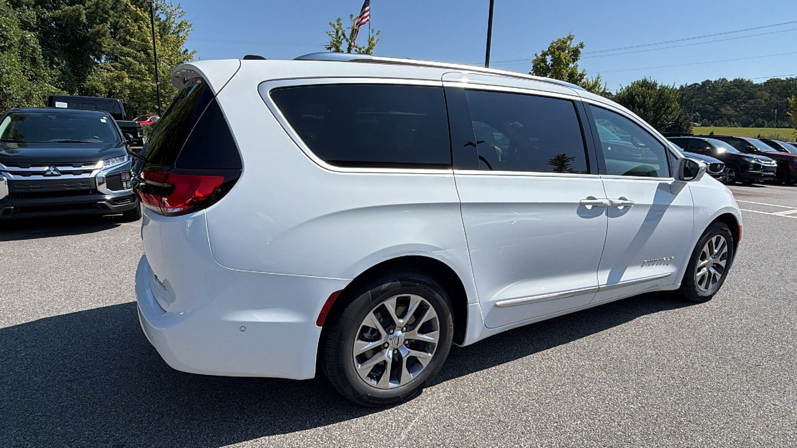 Used 2024 Chrysler Pacifica Pinnacle FWD image 8