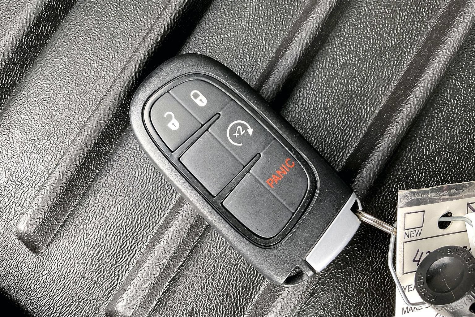 Used 2020 Jeep Cherokee Trailhawk w/ Cold Weather Group AWD/4WD image 9