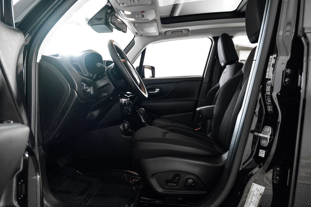 Used 2023 Jeep Renegade Altitude w/ Sun/Sound Group image 4