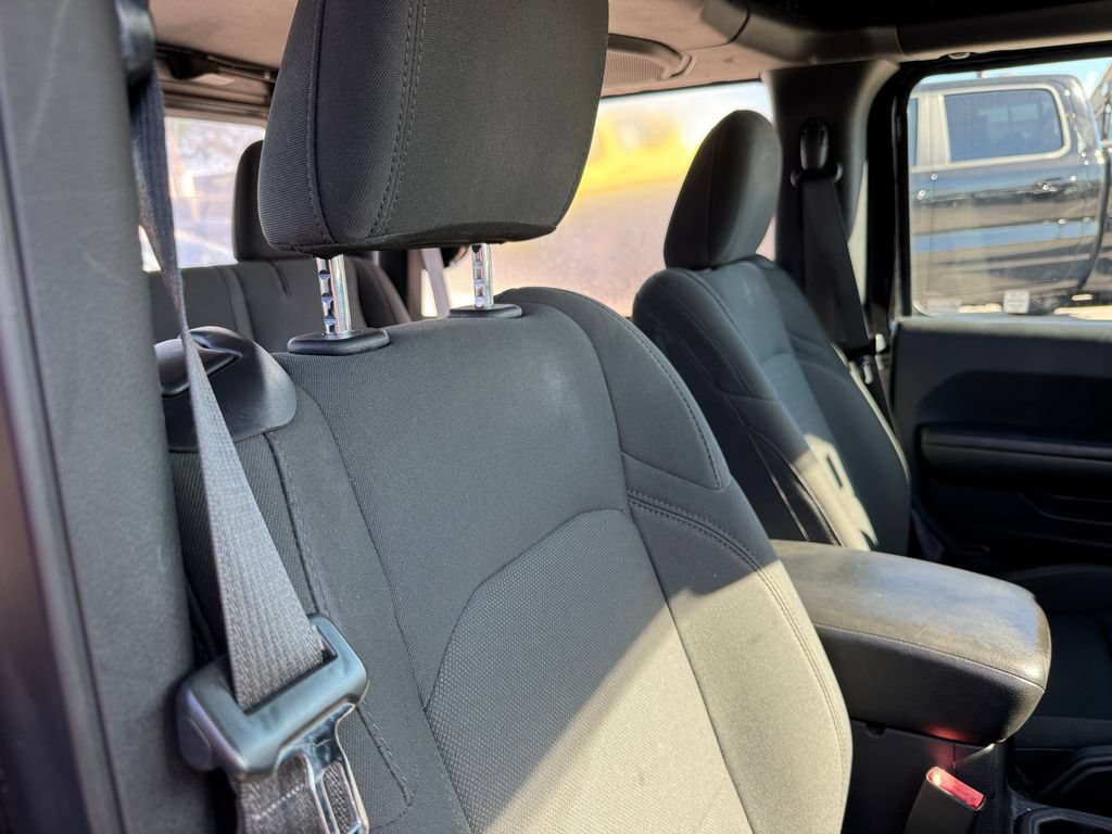 Used 2018 Jeep Wrangler Sport AWD/4WD image 3