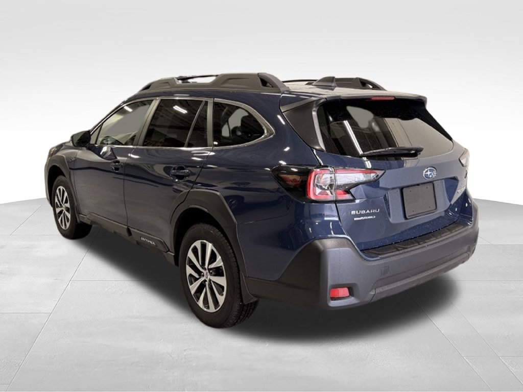 Used 2025 Subaru Outback Premium AWD/4WD image 3
