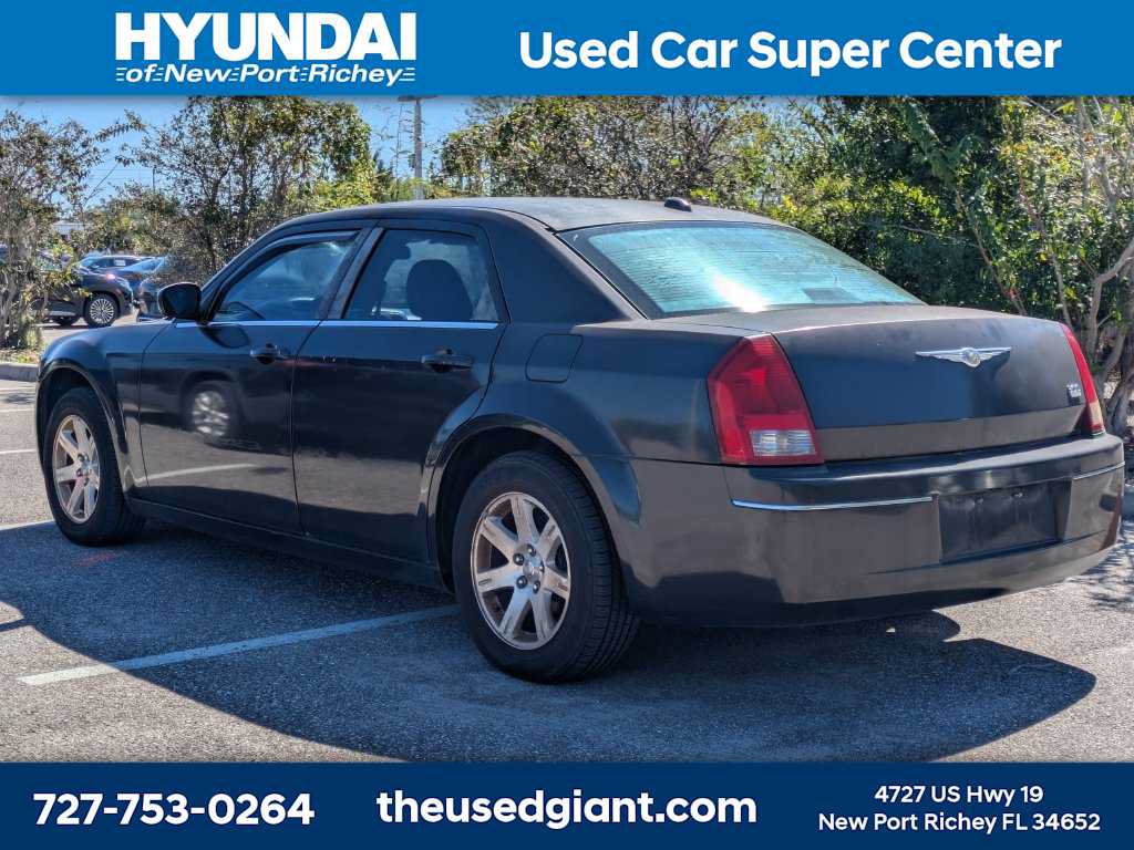 Used 2006 Chrysler 300 Touring RWD image 3